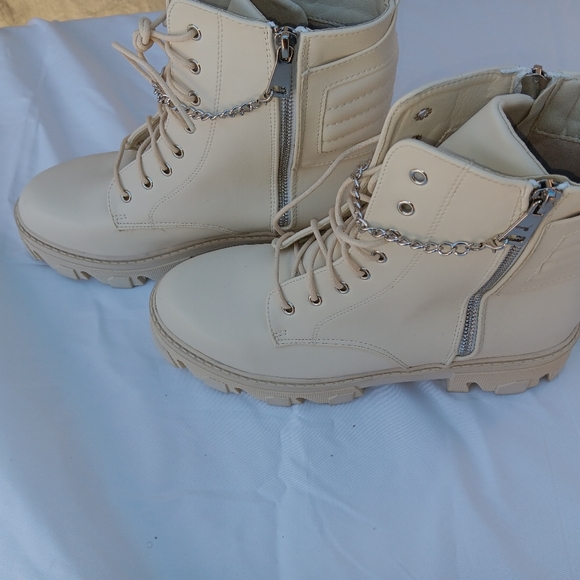 Shoes - Picture 2 of 7